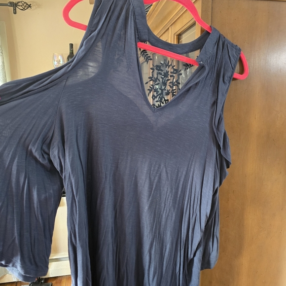 Top - Picture 2 of 4